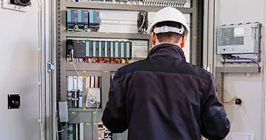 Maintenance d’installations électriques industrielles et tertiaires